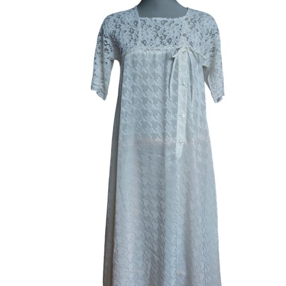 Vintage Other - Vintage White Nightgown in Impeccable Condition - Size Medium